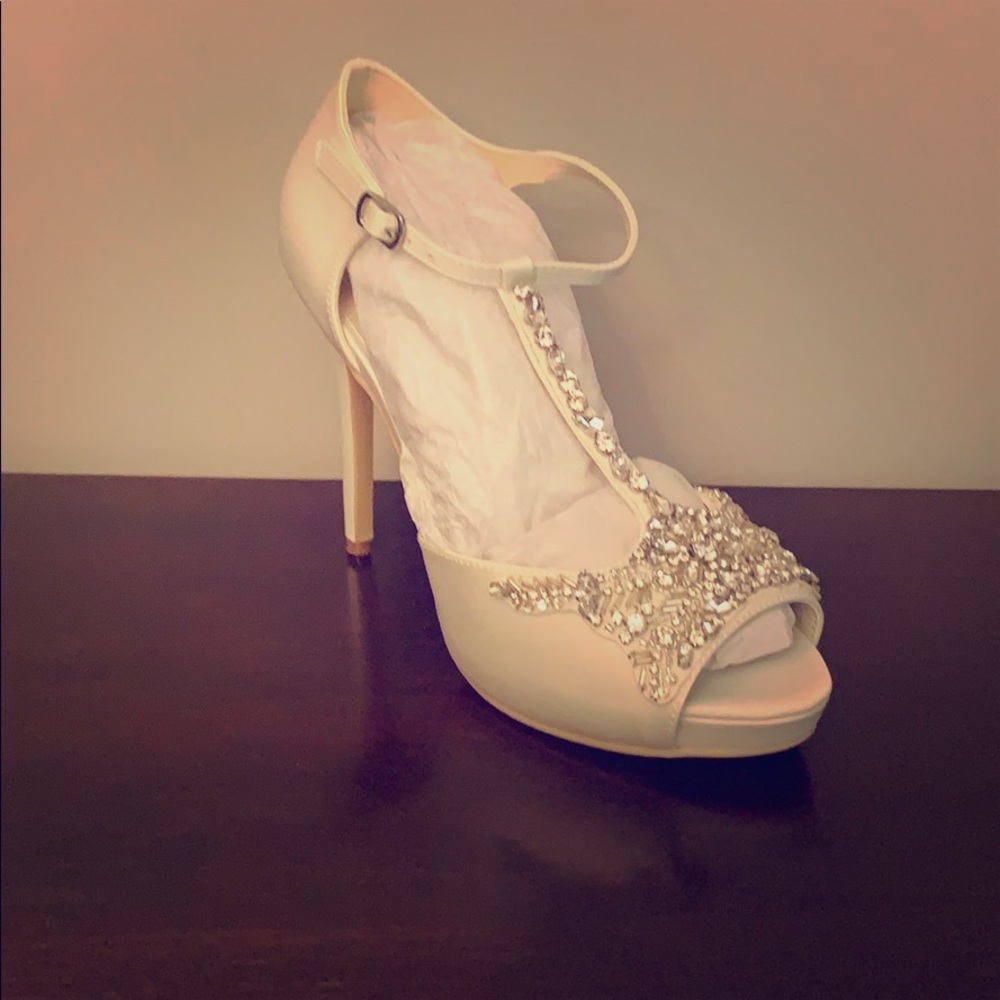 David’s Bridal Paisley Mivory